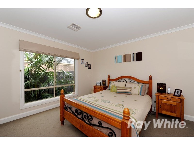 8 Southgate Drive, Berwick VIC 3806