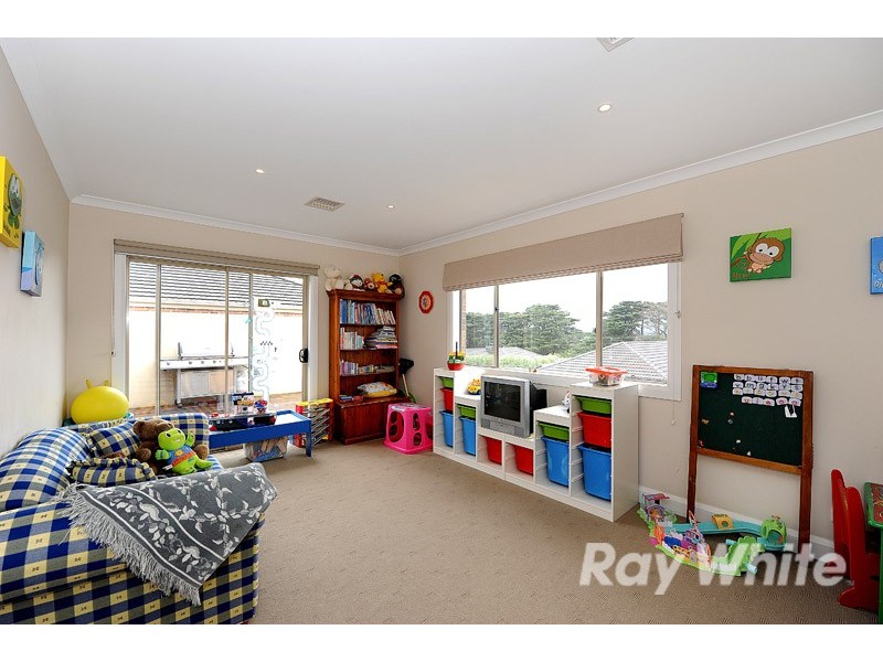 8 Southgate Drive, Berwick VIC 3806