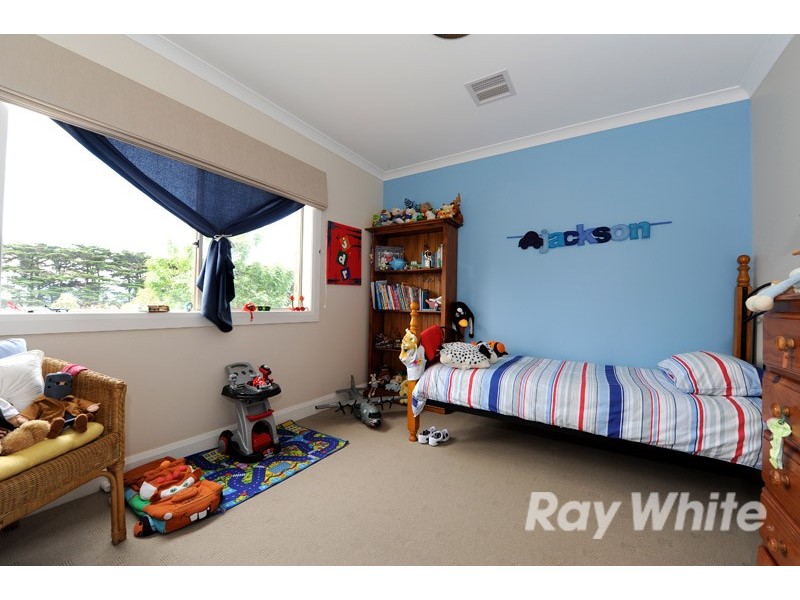 8 Southgate Drive, Berwick VIC 3806