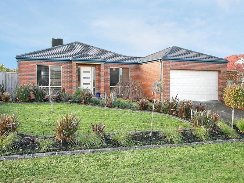102 Robinswood Parade, Narre Warren South VIC 3805