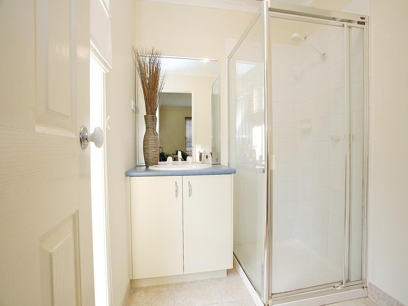 102 Robinswood Parade, Narre Warren South VIC 3805