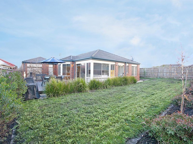 102 Robinswood Parade, Narre Warren South VIC 3805