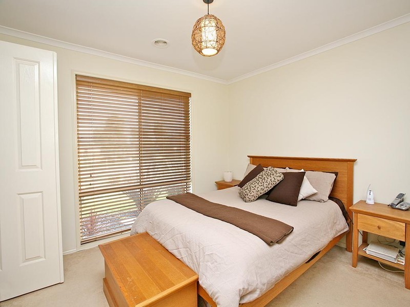 102 Robinswood Parade, Narre Warren South VIC 3805