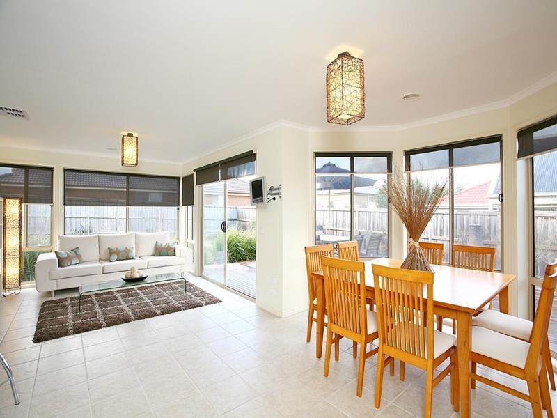 102 Robinswood Parade, Narre Warren South VIC 3805