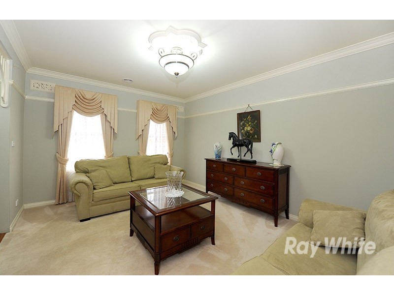 16 Leisurewood Drive, Berwick VIC 3806