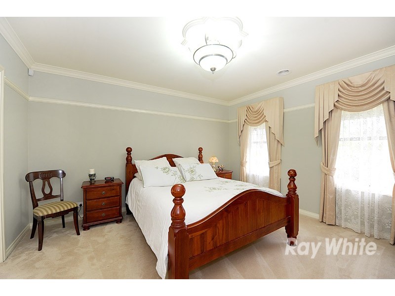 16 Leisurewood Drive, Berwick VIC 3806