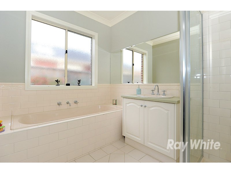 16 Leisurewood Drive, Berwick VIC 3806