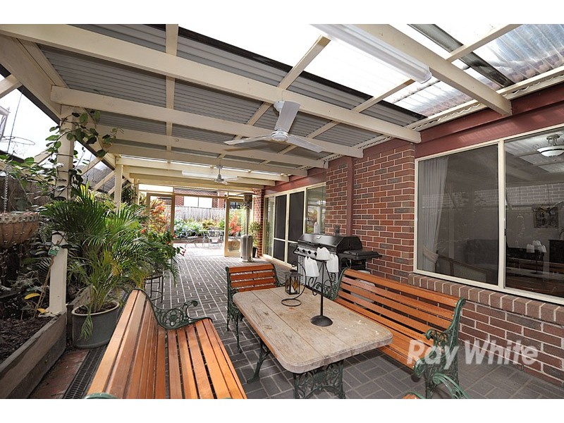 16 Leisurewood Drive, Berwick VIC 3806