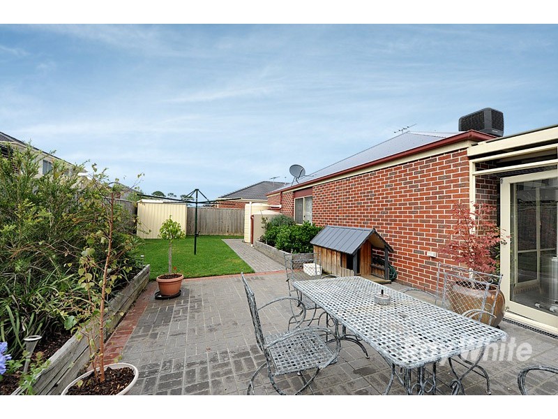 16 Leisurewood Drive, Berwick VIC 3806