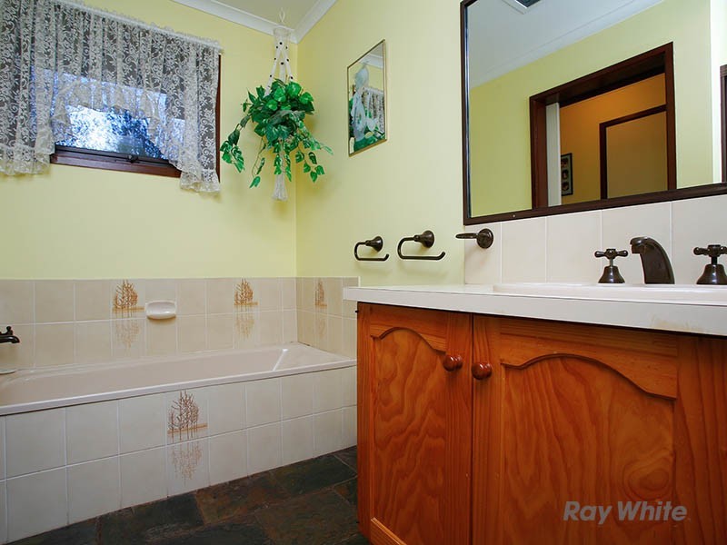 1 Grant Court, Beaconsfield Upper VIC 3808