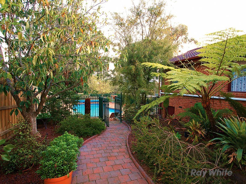 1 Grant Court, Beaconsfield Upper VIC 3808