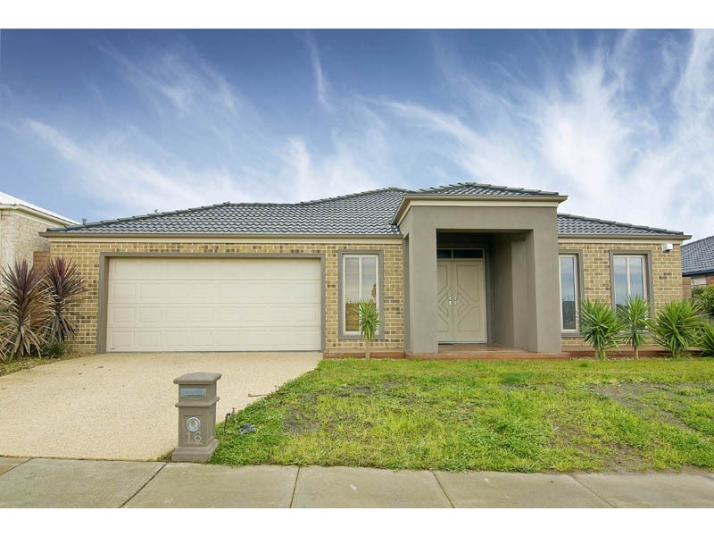 16 Pevensey Drive, Narre Warren South VIC 3805