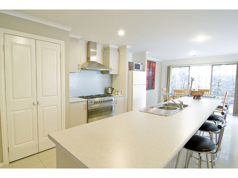 16 Pevensey Drive, Narre Warren South VIC 3805