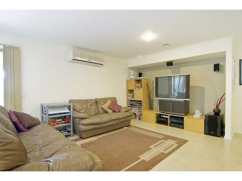 16 Pevensey Drive, Narre Warren South VIC 3805