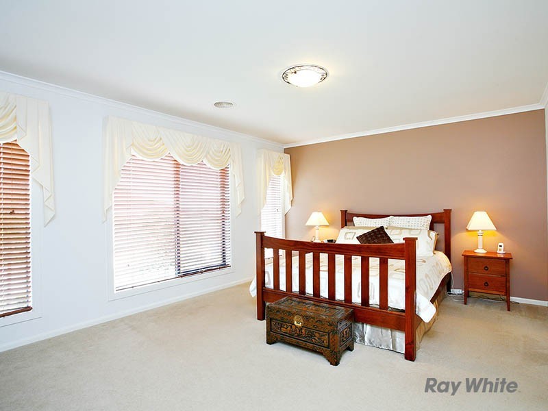 6 Lynch Court, Berwick VIC 3806