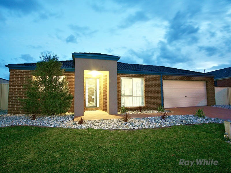 31 Bluehills Boulevard, Pakenham VIC 3810