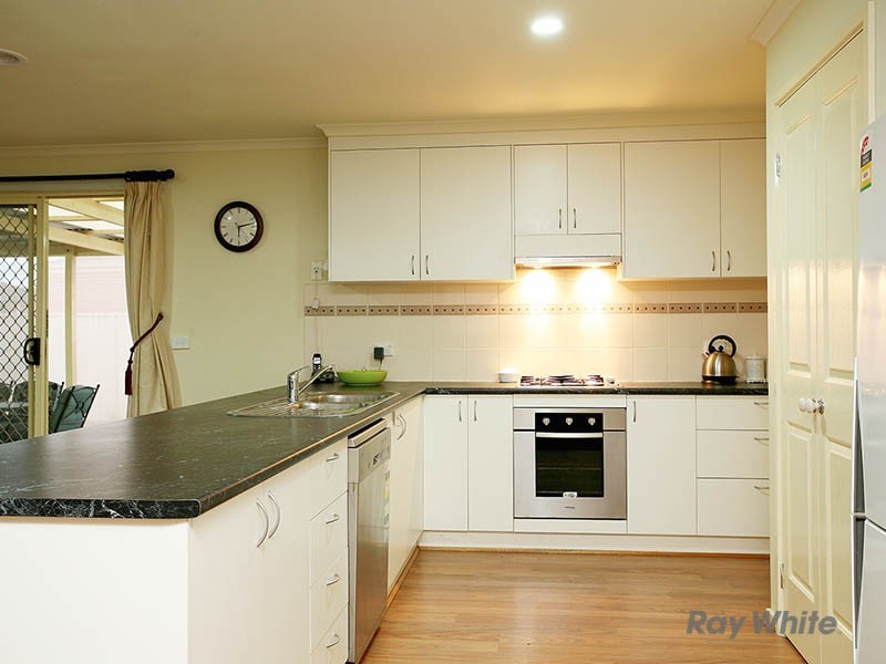 31 Bluehills Boulevard, Pakenham VIC 3810