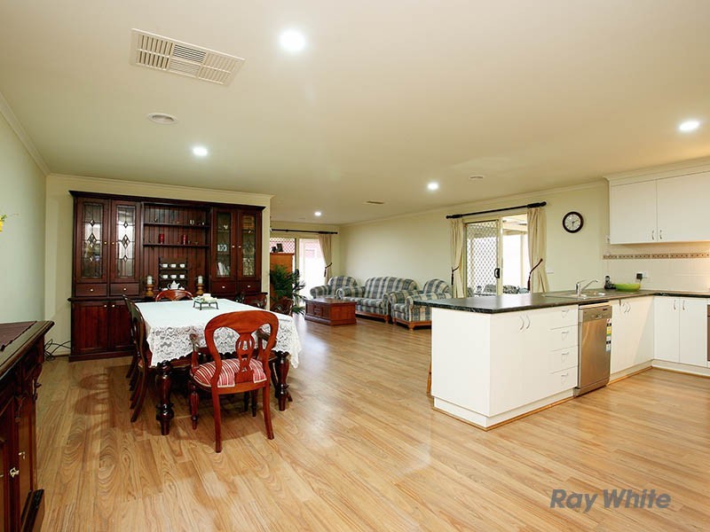 31 Bluehills Boulevard, Pakenham VIC 3810