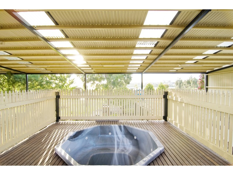 21 Jacques Road, Narre Warren North VIC 3804