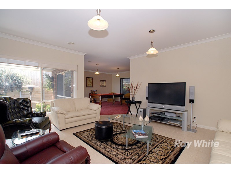 15 Tennyson Close, Berwick VIC 3806