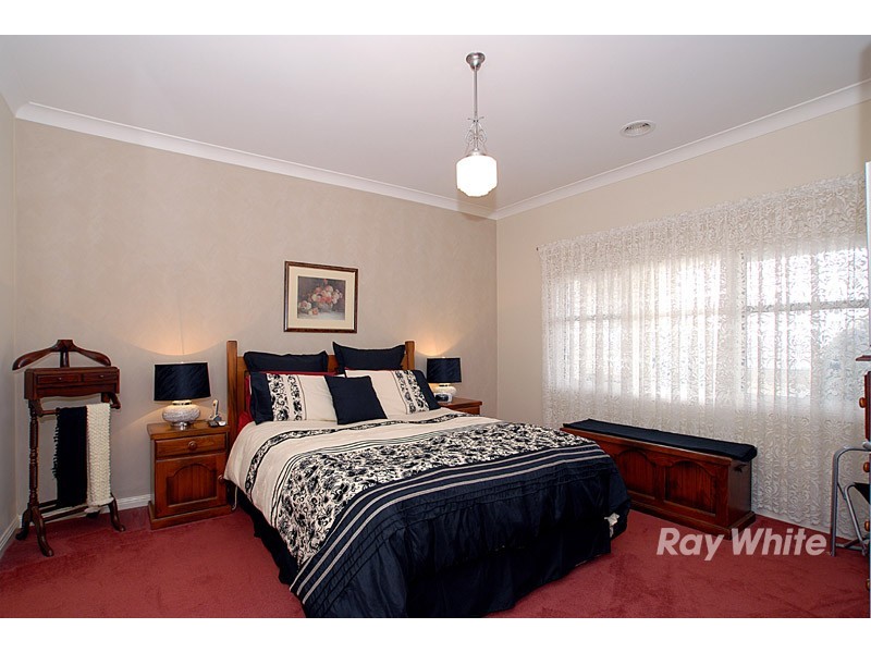 15 Tennyson Close, Berwick VIC 3806