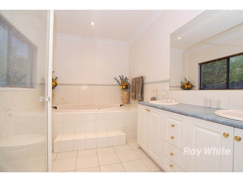 87 Montbrae Circuit, Narre Warren North VIC 3804