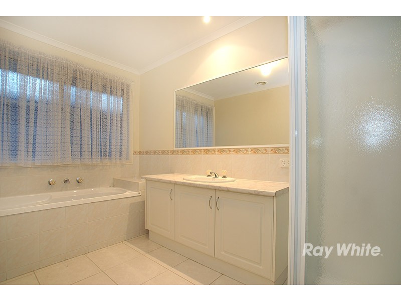 28 Bella Crescent, Hallam VIC 3803