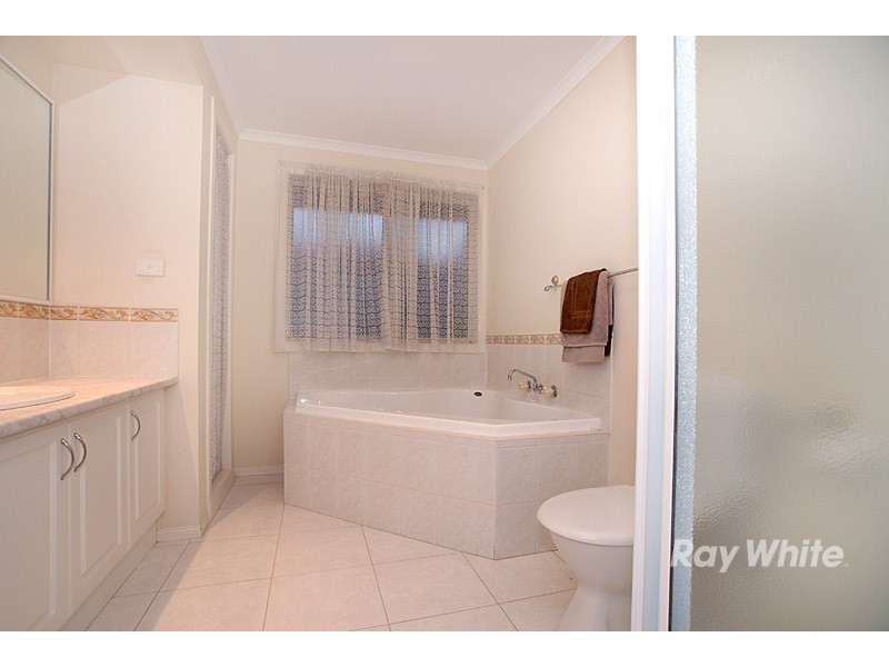 28 Bella Crescent, Hallam VIC 3803