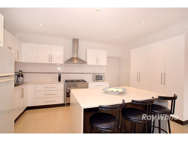 14 Tennyson Close, Berwick VIC 3806