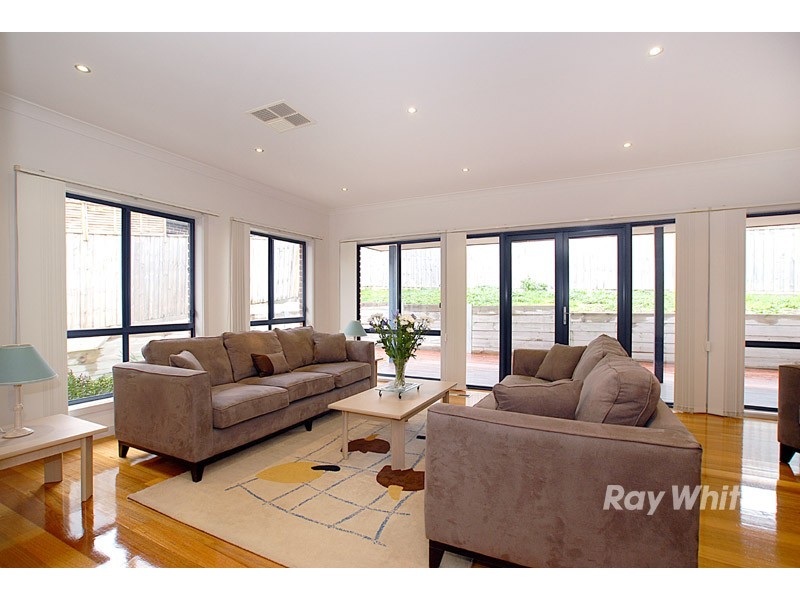 14 Tennyson Close, Berwick VIC 3806