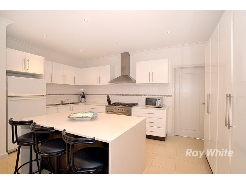 14 Tennyson Close, Berwick VIC 3806