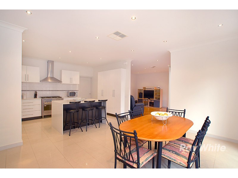 14 Tennyson Close, Berwick VIC 3806