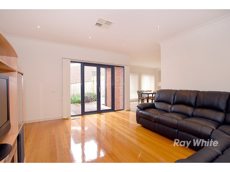 14 Tennyson Close, Berwick VIC 3806