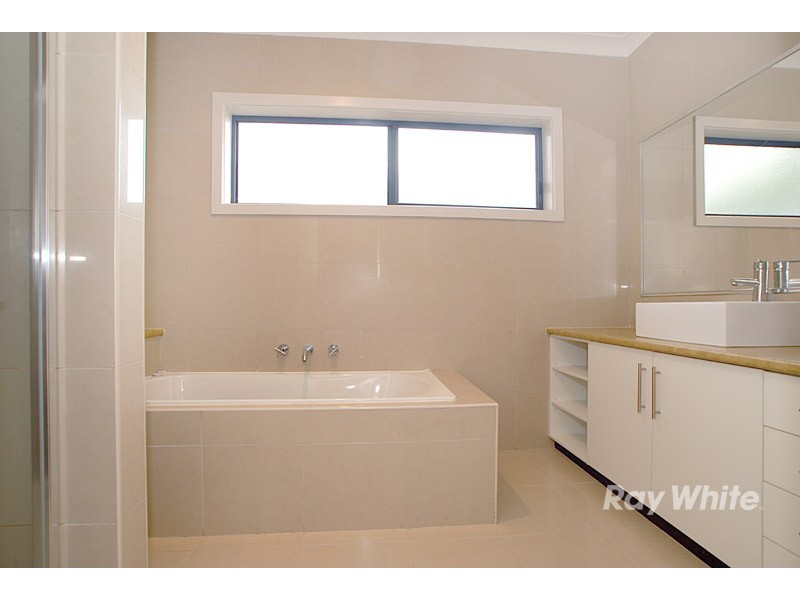 14 Tennyson Close, Berwick VIC 3806