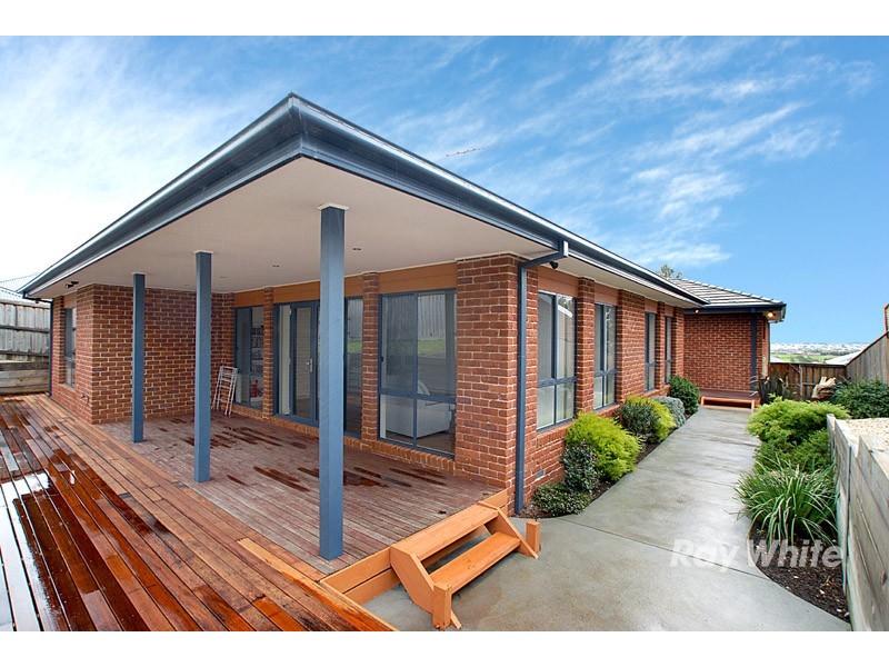 14 Tennyson Close, Berwick VIC 3806