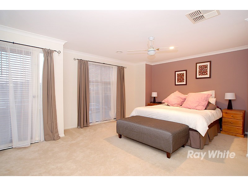 9 Angelique Street, Berwick VIC 3806