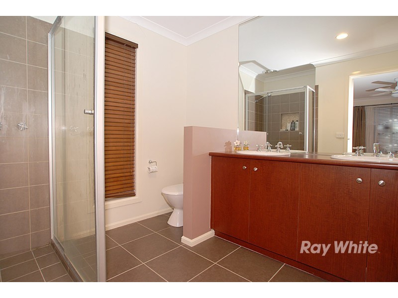 9 Angelique Street, Berwick VIC 3806