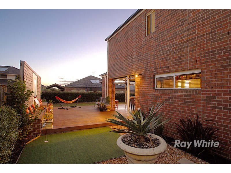 9 Angelique Street, Berwick VIC 3806