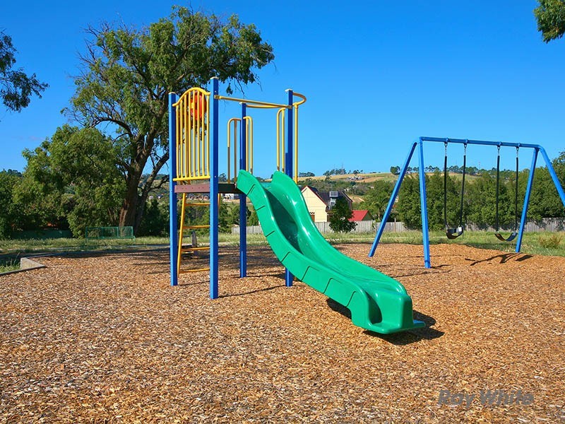 27 Telford Drive, Berwick VIC 3806