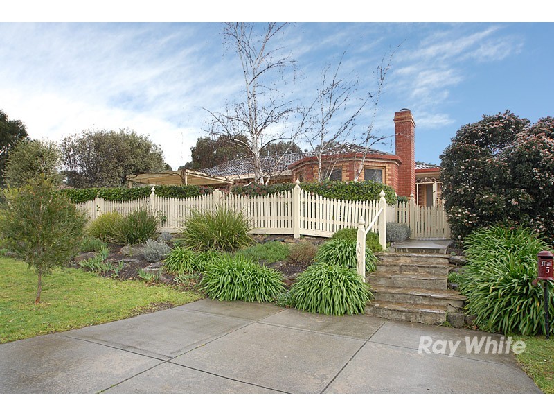 5 Adelong Court, Berwick VIC 3806