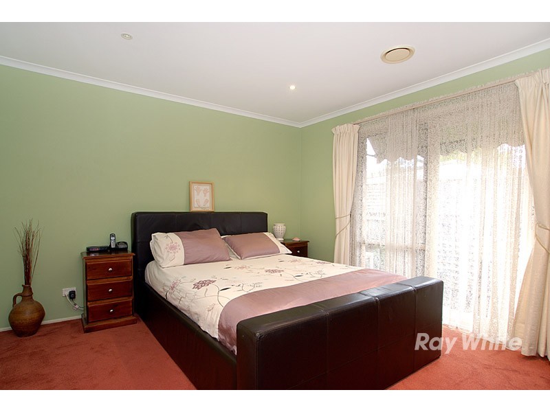 5 Adelong Court, Berwick VIC 3806