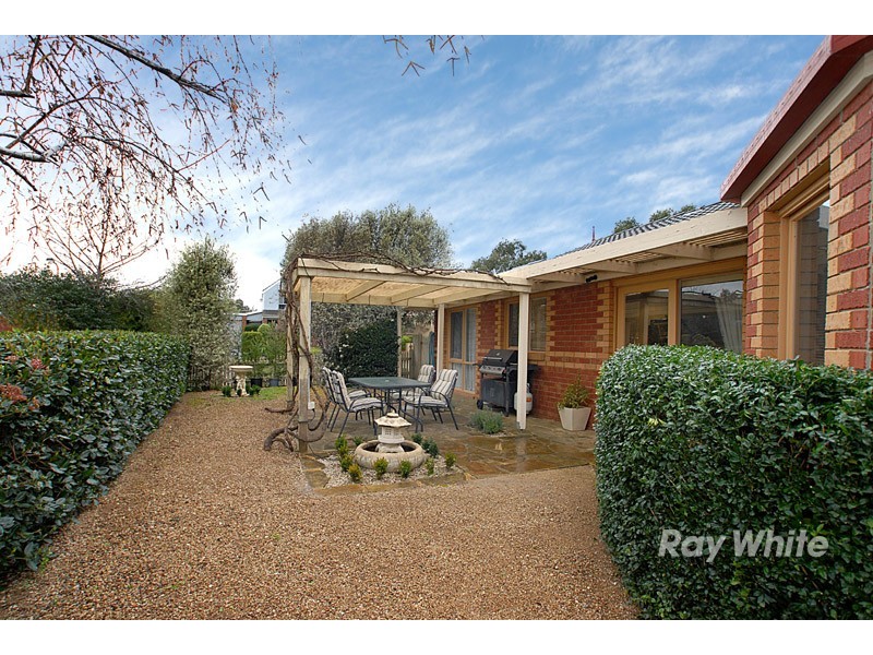 5 Adelong Court, Berwick VIC 3806