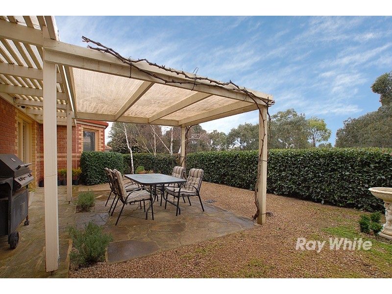 5 Adelong Court, Berwick VIC 3806