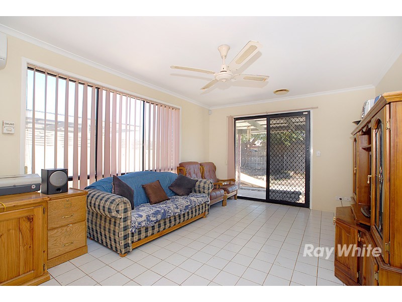 15 Daphne Way, Cranbourne North VIC 3977