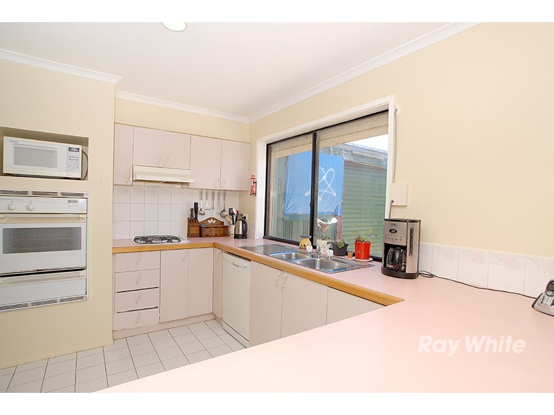 15 Daphne Way, Cranbourne North VIC 3977