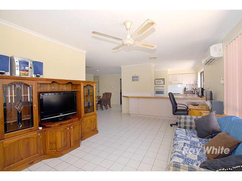 15 Daphne Way, Cranbourne North VIC 3977