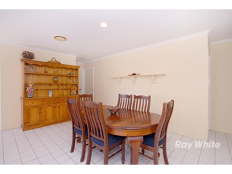 15 Daphne Way, Cranbourne North VIC 3977