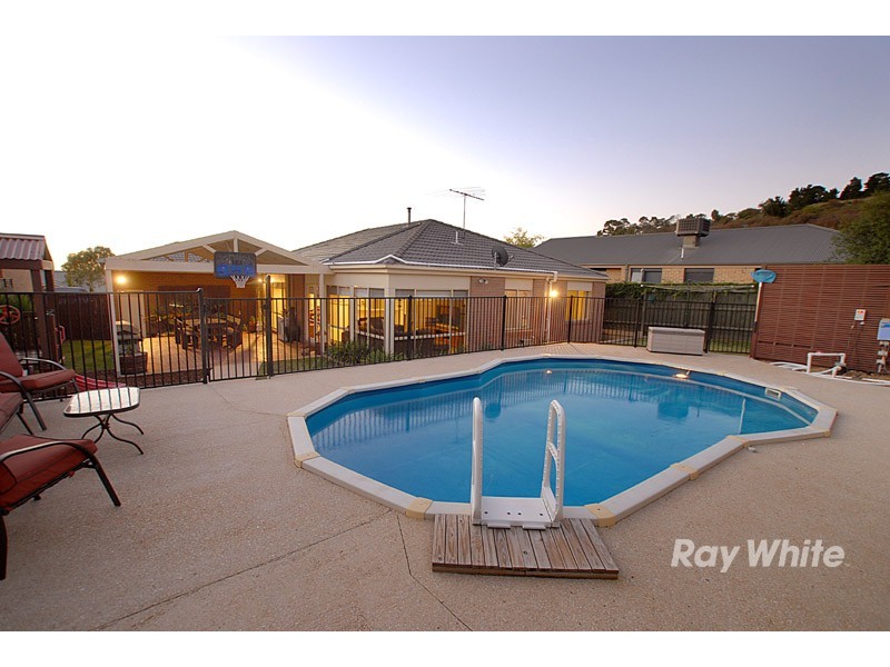 6 Carrum Close, Berwick VIC 3806