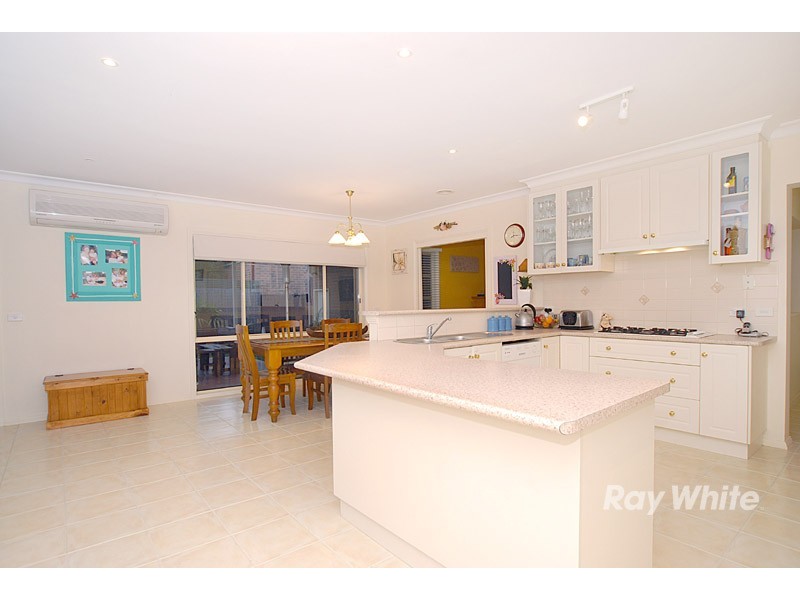 6 Carrum Close, Berwick VIC 3806