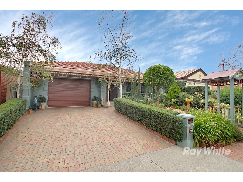 4 Illowra Court, Berwick VIC 3806